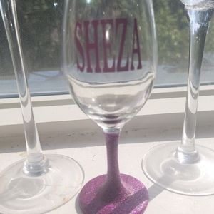 Customized glitter wine glasses